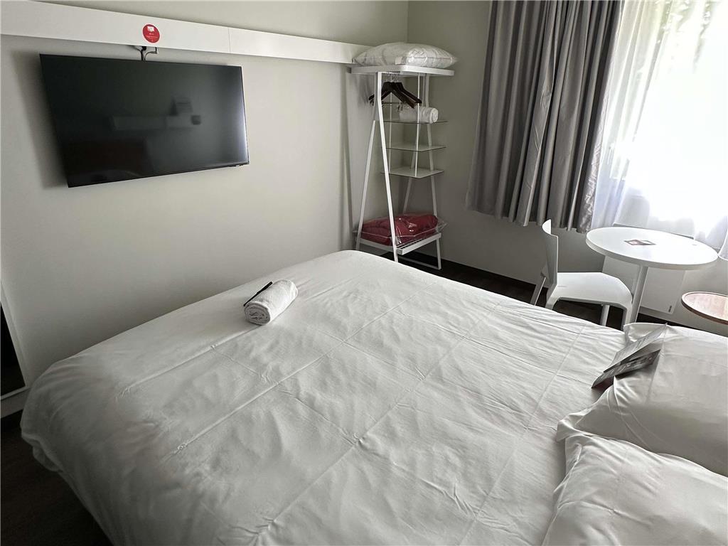 Ibis Abbeville Room photo